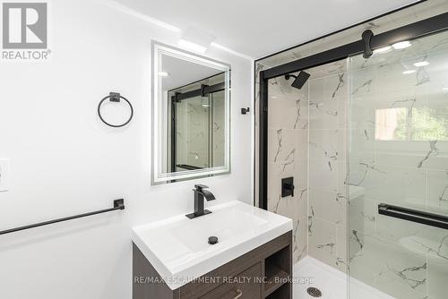 281 Normanhurst Avenue, Hamilton (Normanhurst), ON - Indoor Photo Showing Bathroom