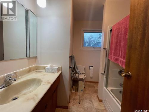 307 Grandview Street W, Moose Jaw, SK - Indoor Photo Showing Bathroom