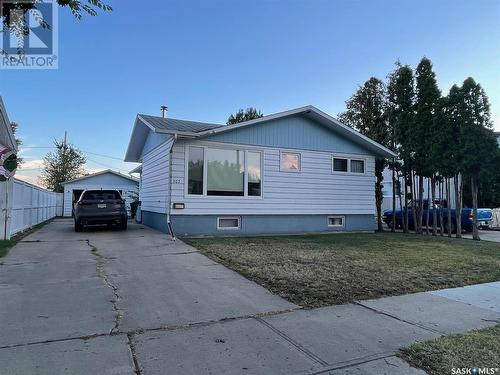 307 Grandview Street W, Moose Jaw, SK - Outdoor