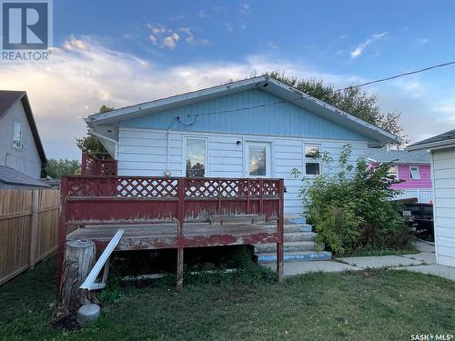 307 Grandview Street W, Moose Jaw, SK - Outdoor