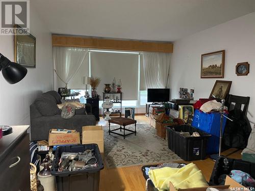 307 Grandview Street W, Moose Jaw, SK - Indoor Photo Showing Living Room