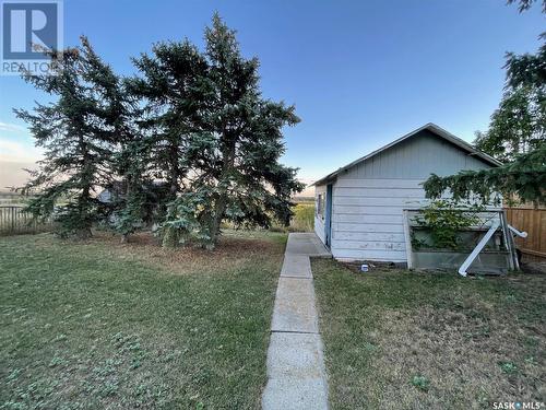 307 Grandview Street W, Moose Jaw, SK - Outdoor