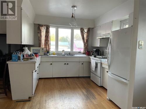 307 Grandview Street W, Moose Jaw, SK - Indoor Photo Showing Kitchen