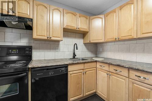 404 522 X Avenue S, Saskatoon, SK - Indoor Photo Showing Kitchen