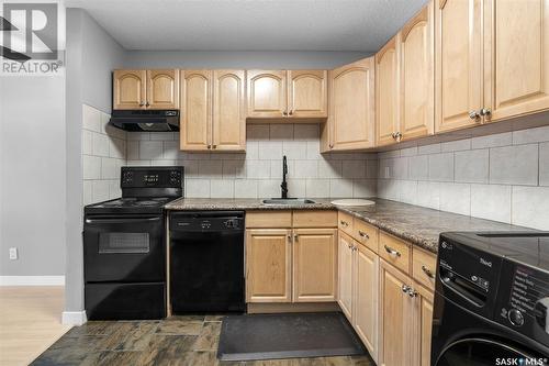 404 522 X Avenue S, Saskatoon, SK - Indoor Photo Showing Kitchen