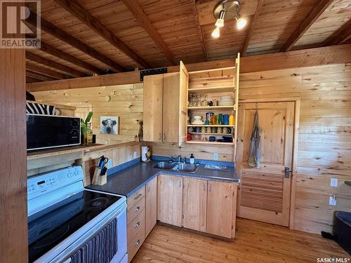 Rockglen Log Cabin, Poplar Valley Rm No. 12, SK - Indoor Photo Showing Kitchen