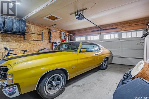 251 Eaton Crescent, Saskatoon, SK - Indoor Photo Showing Garage