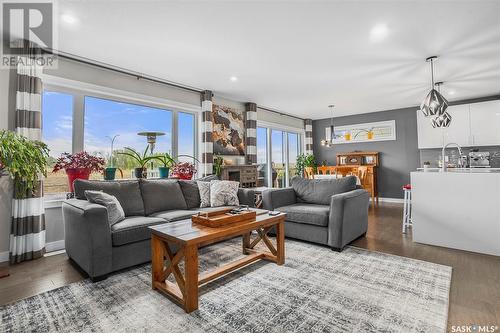 251 Eaton Crescent, Saskatoon, SK - Indoor Photo Showing Living Room