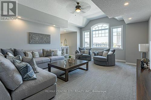 1255 Emma Chase Drive, London, ON - Indoor Photo Showing Living Room