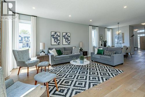 1255 Emma Chase Drive, London, ON - Indoor Photo Showing Living Room