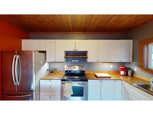 1430 Summer Road, Kimberley, BC - Indoor Photo Showing Kitchen