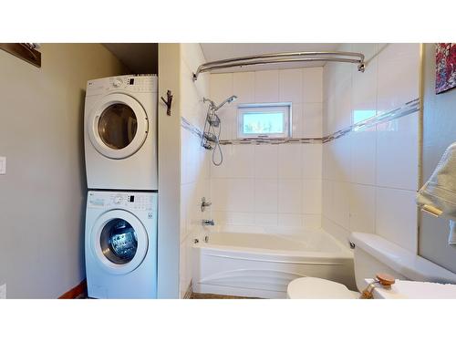 1430 Summer Road, Kimberley, BC - Indoor Photo Showing Laundry Room