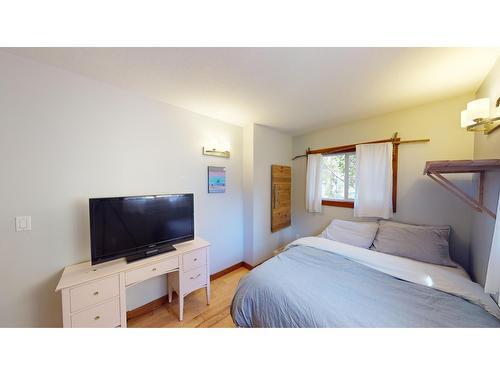 1430 Summer Road, Kimberley, BC - Indoor Photo Showing Bedroom