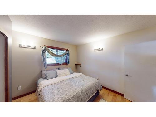 1430 Summer Road, Kimberley, BC - Indoor Photo Showing Bedroom