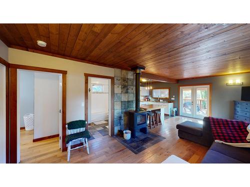 1430 Summer Road, Kimberley, BC - Indoor Photo Showing Living Room