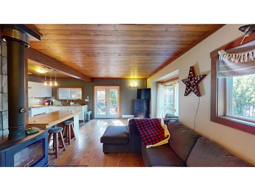 1430 Summer Road, Kimberley, BC - Indoor Photo Showing Living Room