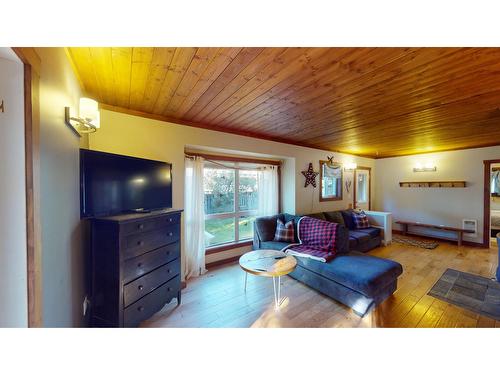 1430 Summer Road, Kimberley, BC - Indoor Photo Showing Living Room