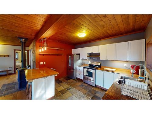 1430 Summer Road, Kimberley, BC - Indoor Photo Showing Kitchen With Double Sink