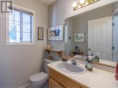 166 Heather Place, Penticton, BC - Indoor Photo Showing Bathroom