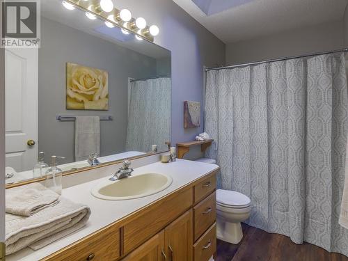 166 Heather Place, Penticton, BC - Indoor Photo Showing Bathroom