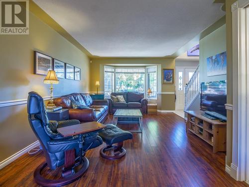 166 Heather Place, Penticton, BC - Indoor Photo Showing Living Room