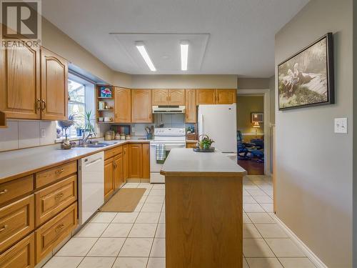 166 Heather Place, Penticton, BC - Indoor Photo Showing Kitchen With Double Sink