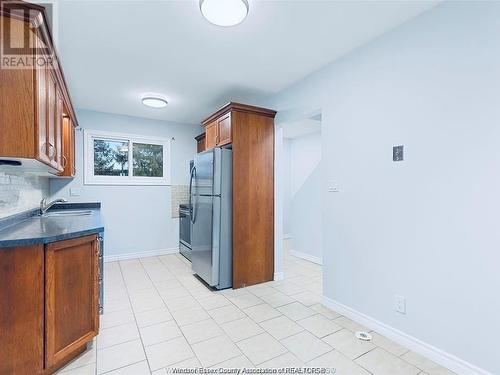 6432 Thornberry Crescent Unit# 422, Windsor, ON - Indoor Photo Showing Kitchen