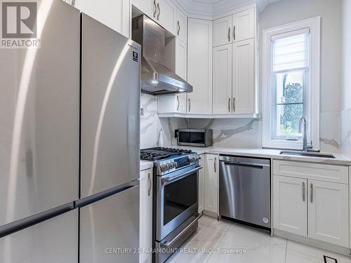 4 Grafton Crescent, Brampton (Toronto Gore Rural Estate), ON - Indoor Photo Showing Kitchen