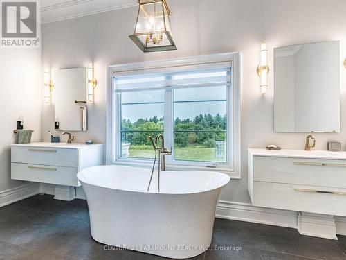 4 Grafton Crescent, Brampton (Toronto Gore Rural Estate), ON - Indoor Photo Showing Bathroom