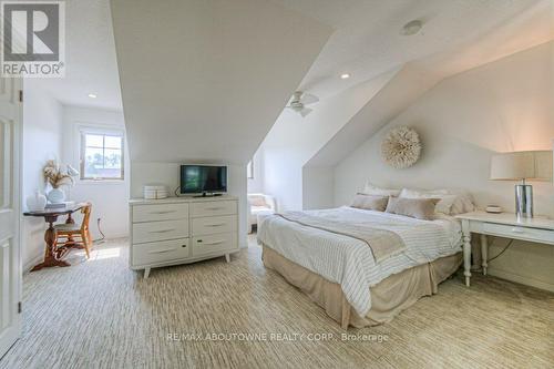 14 - 2141 Caroline Street, Burlington (Brant), ON - Indoor Photo Showing Bedroom