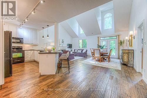 14 - 2141 Caroline Street, Burlington, ON - Indoor Photo Showing Kitchen With Upgraded Kitchen