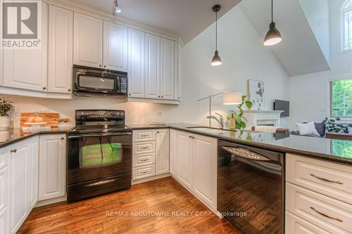 14 - 2141 Caroline Street, Burlington, ON - Indoor Photo Showing Kitchen