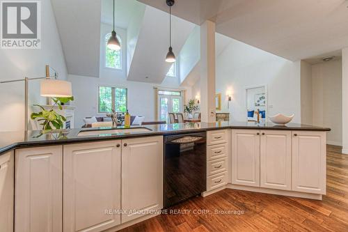 14 - 2141 Caroline Street, Burlington, ON - Indoor Photo Showing Kitchen