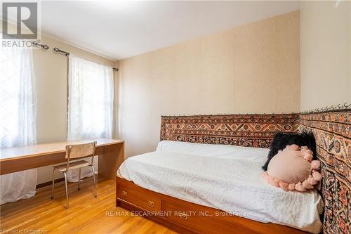 2077 Mountain Grove Avenue, Burlington (Brant Hills), ON - Indoor Photo Showing Bedroom