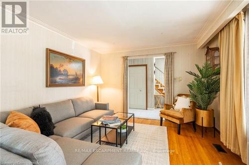 2077 Mountain Grove Avenue, Burlington (Brant Hills), ON - Indoor Photo Showing Living Room