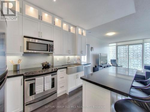 1901 - 15 Windermere Avenue, Toronto (High Park-Swansea), ON - Indoor Photo Showing Kitchen With Upgraded Kitchen