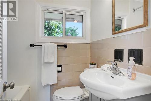 125 Third Avenue, Kitchener, ON - Indoor Photo Showing Bathroom