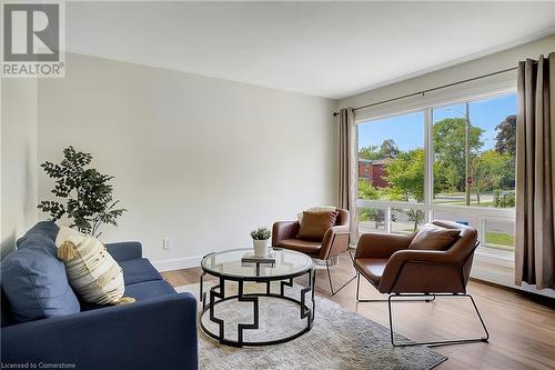 125 Third Avenue, Kitchener, ON - Indoor Photo Showing Living Room