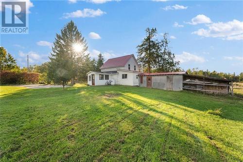 Side porch entry from driveway. - 5258 Murphy Road, Calabogie, ON - Outdoor