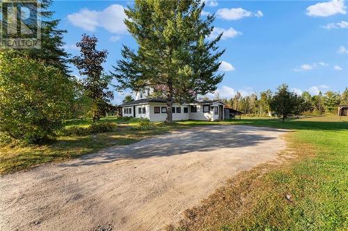 Nestled on the lot. Ample parking. - 5258 Murphy Road, Calabogie, ON - Outdoor