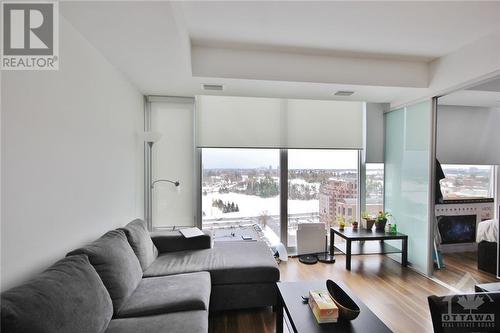 111 Champagne Avenue Unit#1711, Ottawa, ON - Indoor Photo Showing Living Room