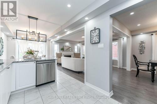 212 Waterbrook Lane, Kitchener, ON - Indoor Photo Showing Kitchen