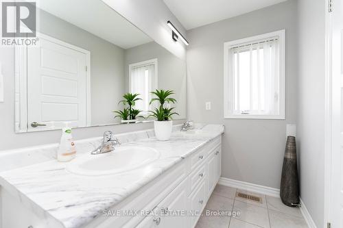 212 Waterbrook Lane, Kitchener, ON - Indoor Photo Showing Bathroom