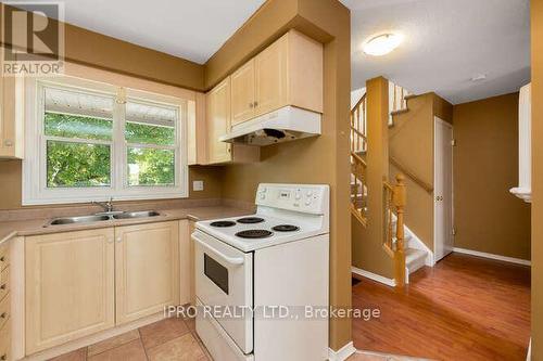 89 - 240 London Road W, Guelph, ON - Indoor Photo Showing Kitchen With Double Sink