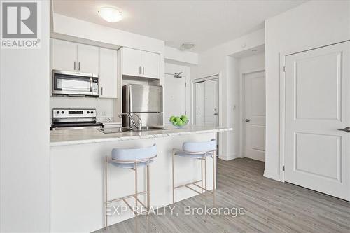 308 - 450 Dundas Street E, Hamilton (Waterdown), ON - Indoor Photo Showing Kitchen