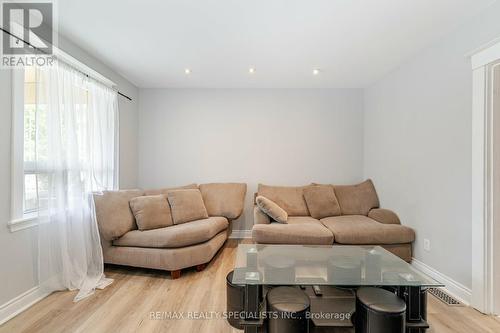 200 Paling Avenue, Hamilton, ON - Indoor Photo Showing Living Room