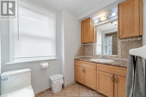 200 Paling Avenue, Hamilton (Homeside), ON - Indoor Photo Showing Bathroom