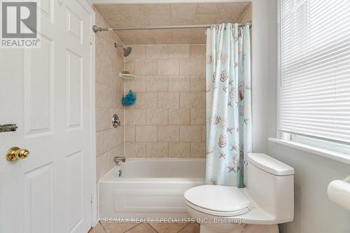 200 Paling Avenue, Hamilton, ON - Indoor Photo Showing Bathroom