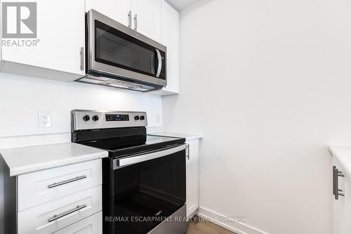 317 - 470 Dundas Street E, Hamilton (Waterdown), ON - Indoor Photo Showing Kitchen