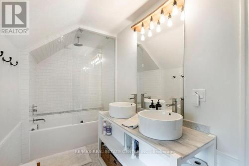 24 Ramore Street, Cambridge, ON - Indoor Photo Showing Bathroom